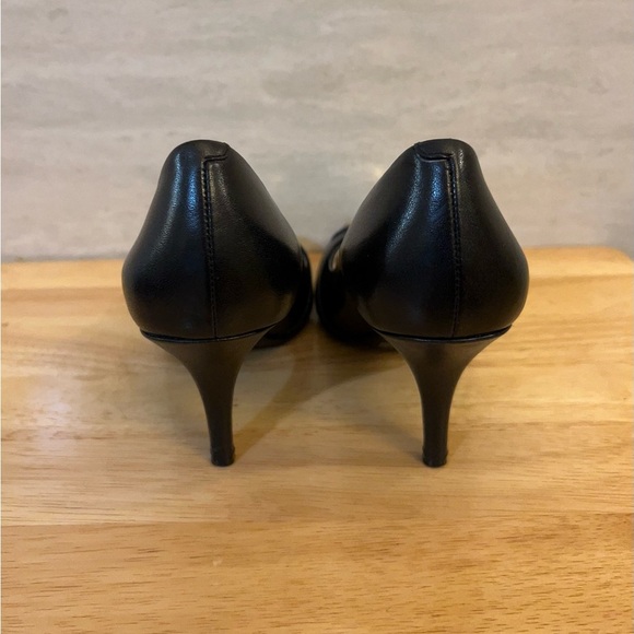 Michael Kors black high heels with a prominent gold-tone MK - Picture 3 of 8